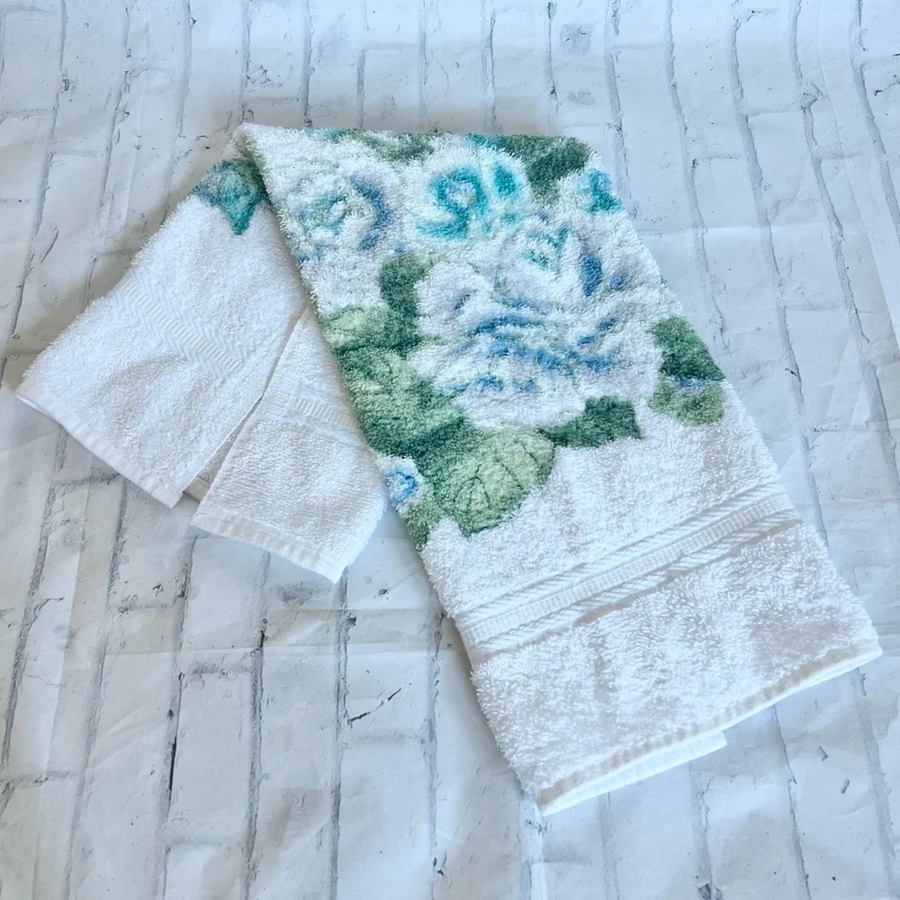 Vintage JC Penney Blue Rose floral hand towel